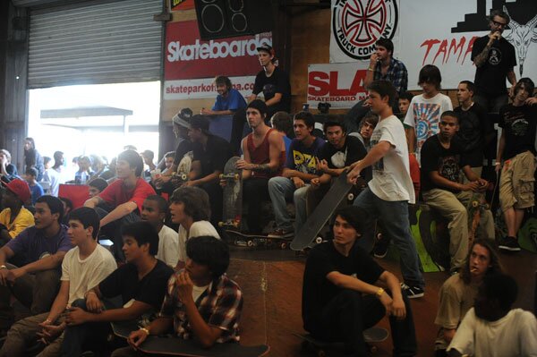 eS Game of SKATE crowd