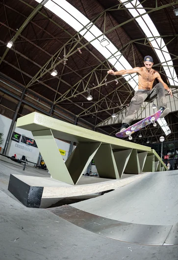 Matias Del Ollio does more than an Ollie yo with a Tre Noseslide.

<!--damnambreda22practice-->
