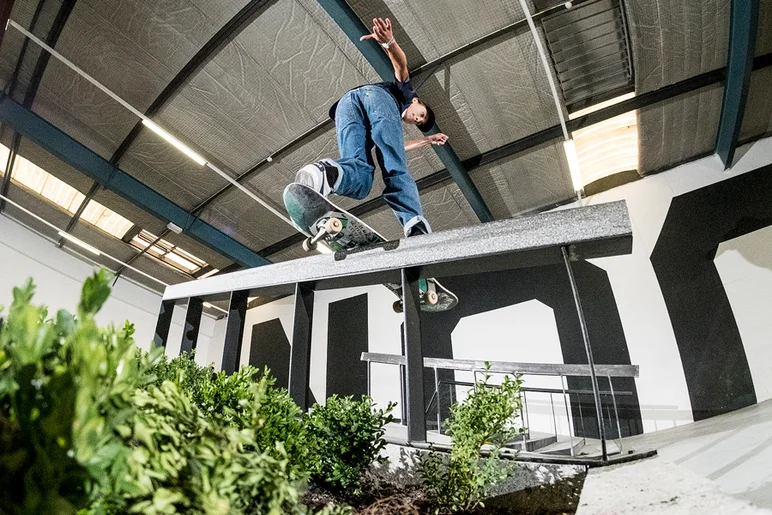 <!--daams17-finals-->

From Paris with love, Hugo Corbin with a backside lip.