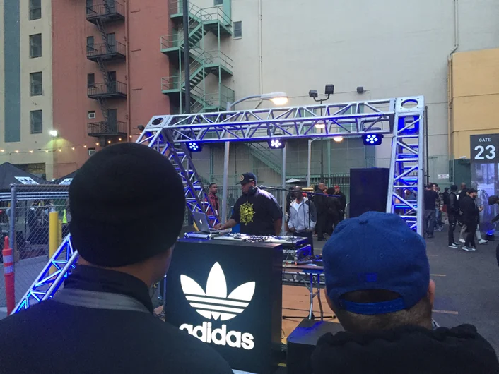 <!--zatcali-->
DJ Premier in the courtyard out back, scratching for dough.