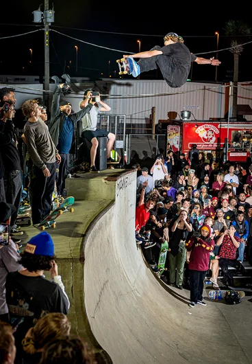 Keegan palms one head high going frontside
<!--TampaAm21ConcreteJam-->