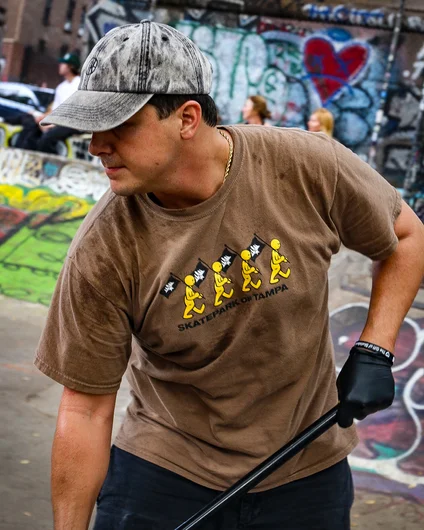 Our dude DJ was clocked in, cleaning up, and looking like a statue at LES

<!--damnamnyc23-day1-->