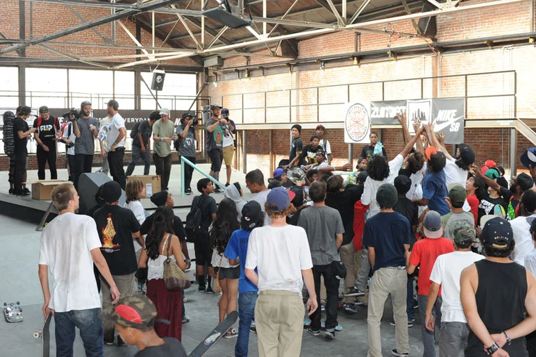 Everyone loves a product toss.  Catch all this live at 11am PST today.  Thanks for tuning in.<!-- Damn Am Los Angeles 2013 Qualifiers -->