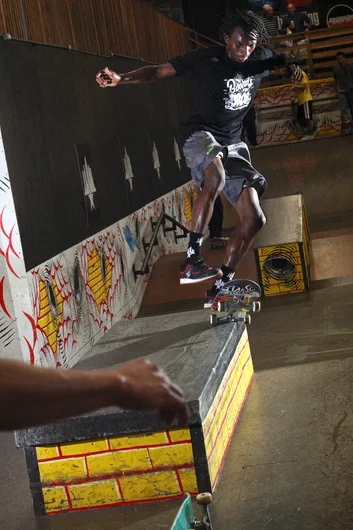 <!--dcssvid-->

Kris : Flick BS 5-0

