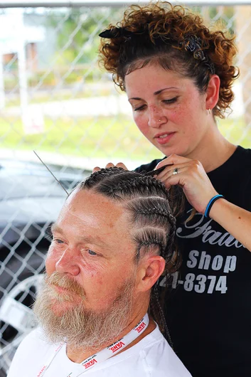 <!--b4bbuildday17-->
Snakemaster Pete getting rowed up by the crew at Mr. Fades.
