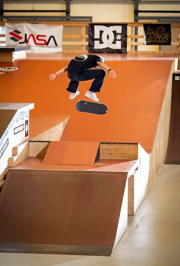 <!--ja19finalsphotos-->

Yukito Aoki with a beaut of a Nollie Inwardo.
