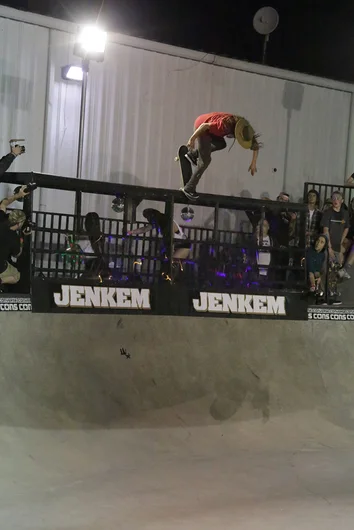 <!--pro17-consjam-->

Cody Lockwood BS Noseblunt. Damn!