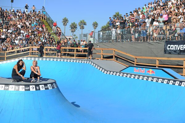 Someone join these ladies in the bowl