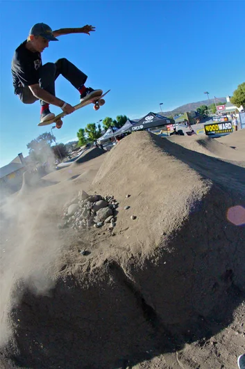 <!--dawwfri-->

Ducky then shows the kids how to have even more fun on a skateboard. 