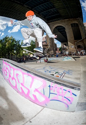 <!--dany19practicephotos-->

Hoodies and Beanies, Ty Stigney’s attire shows that Kicky Front Crook weather is coming down on the forefront.
