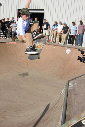 Jayden was already good but he got way better since we last saw him.  Who this young has a meron grab like that?  He's killing it on the tranny.<!-- Damn Am Atlanta 2013: The Road and The Bowl Jam -->