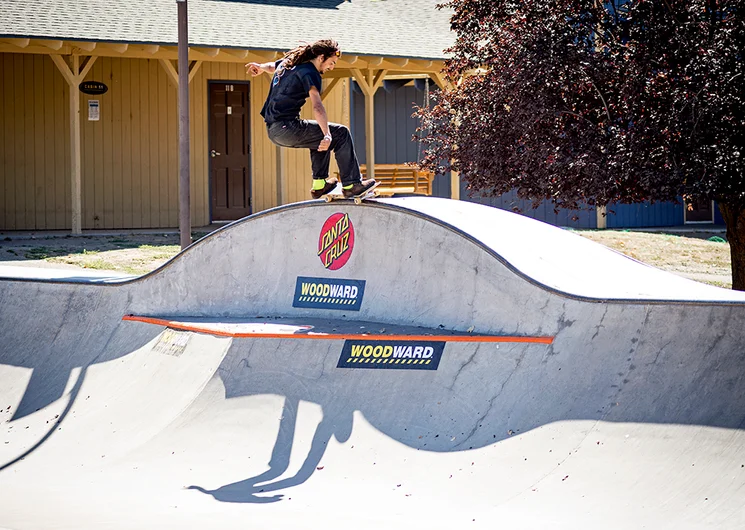 <!--daww19finals-->

Tony pops up top and takes the coaster down.