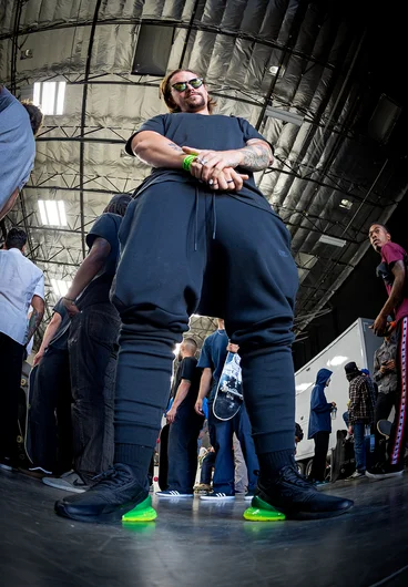 <!--dala18quals-->

Flip TM John Nicholson showed up dressed like he’s from the future.
