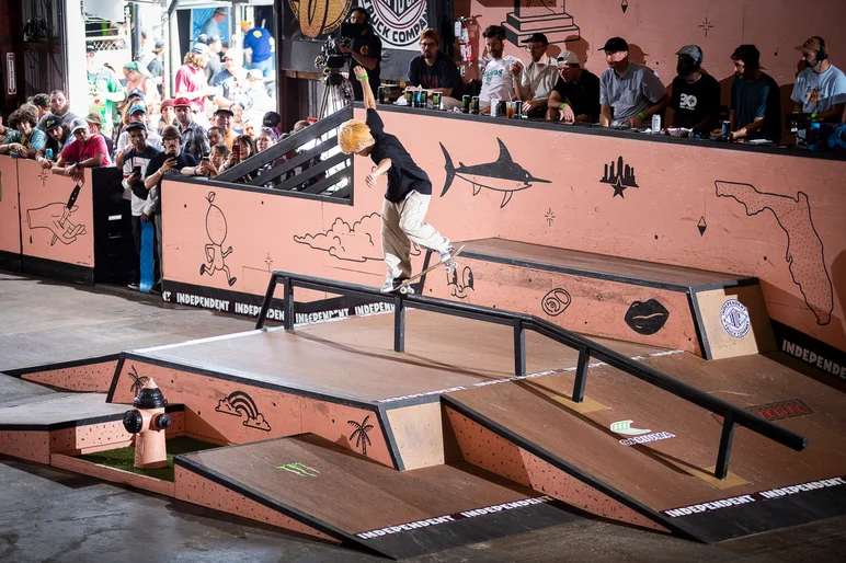 Blonde hair don’t care! Kairi Netsuke locks ‘n’ loads a Back Overcrook.

<!--tampapro23day3-->