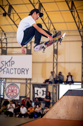 <!--daja18finals-->

This photo of Yukito Aoki kinda looks like an Airwalk ad from the 90s.
