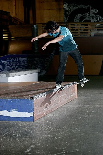 Artist'e Porpus, frontside noseslide