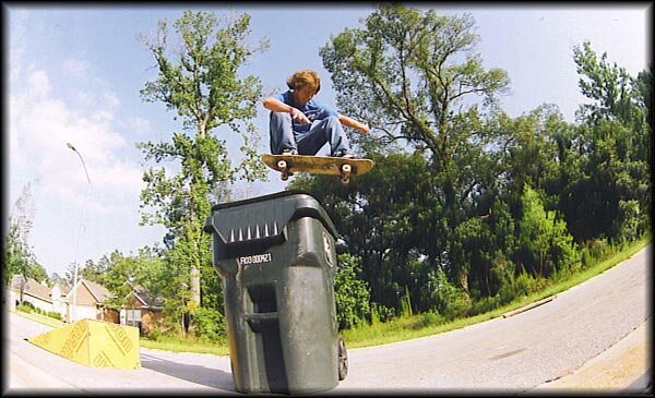 Tom Trash Can Ollie