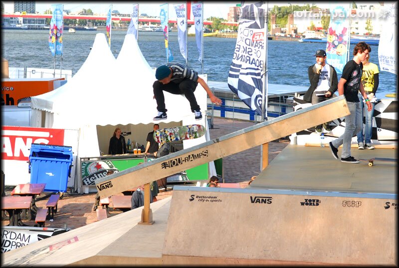 Simo Makela - nollie flip