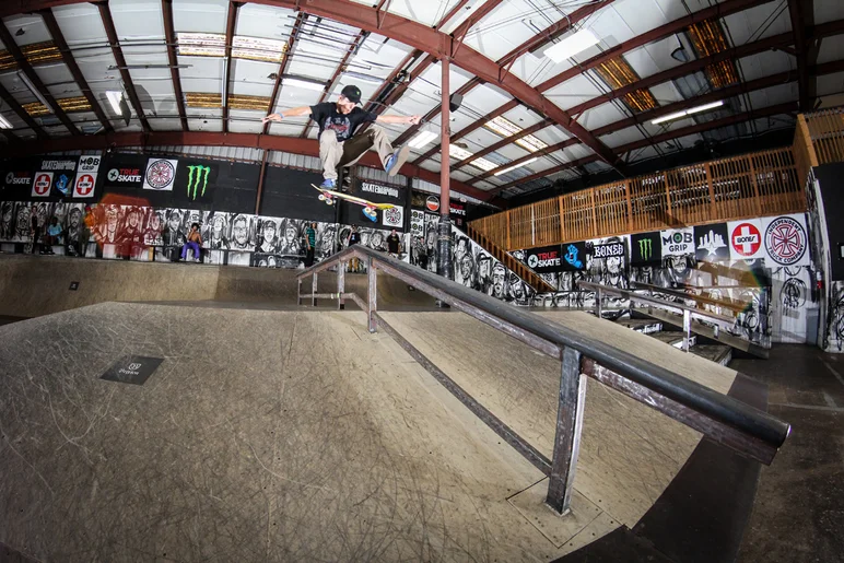 <!--soj19photos-->

Jake Yanko : Ollie One Foot over the Rail