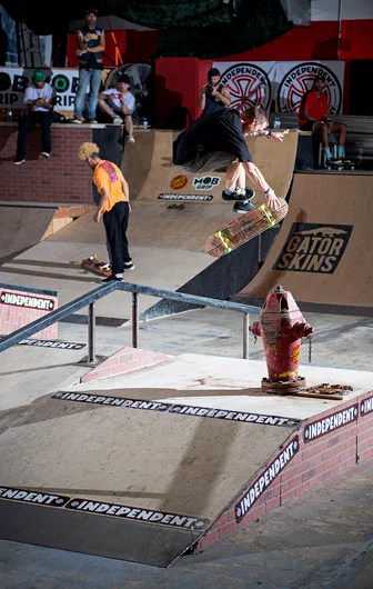 <!--dachi19quals-->

Chuck Bennett goes the distance with a Tre Tailgrab.
