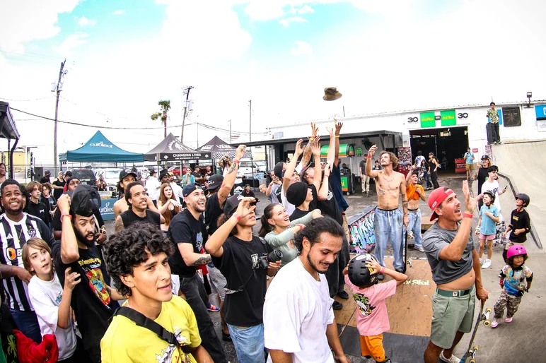 Lemme get a hat bro!


<!--goskate24-->