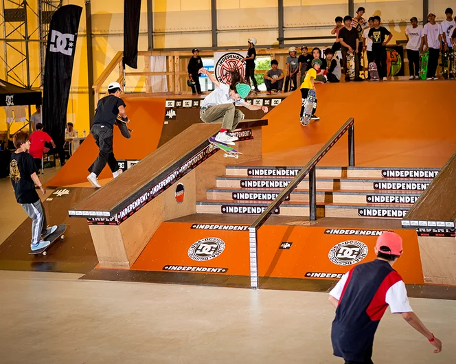 <!--daja18-quals-->

Toki Kakitani gets Best Trick Comp started of with a Varial Heel.
