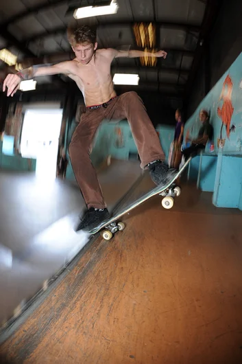 <!--soj16-->

Nick Wallace slid these noseblunt slides on the quarter for days! Speed!