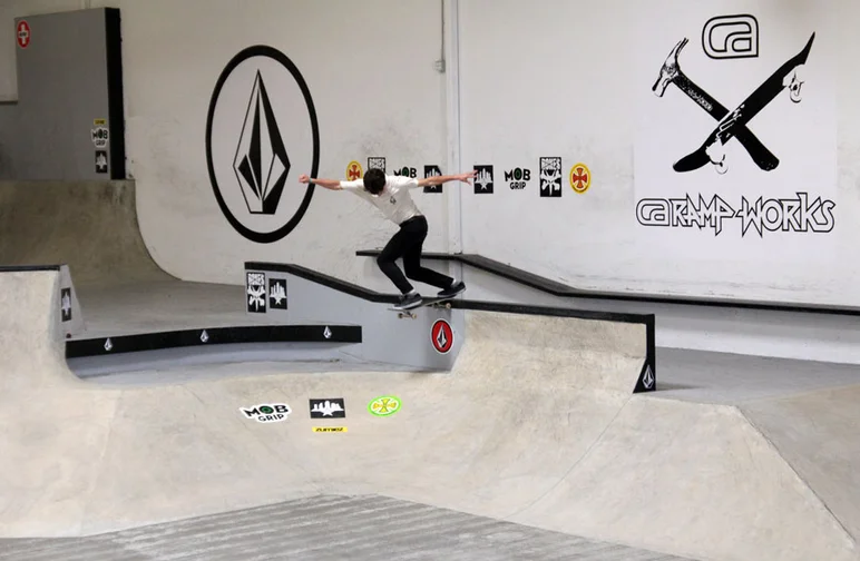 Anthony Anaya back tail into the bank.<!-- Damn Am Costa Mesa 2013 Presented by Volcom -->