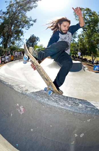 <!--dala152-->

Just when I thought the Bank-To-Barrier had been maxed out, Felipe Gouveia hits it with a F/S Nosegrind Stalefish!