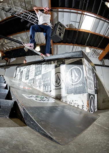 <!--dacm17-p-->

Pink Powered 180 Switch Crook performed by Alex Midler.