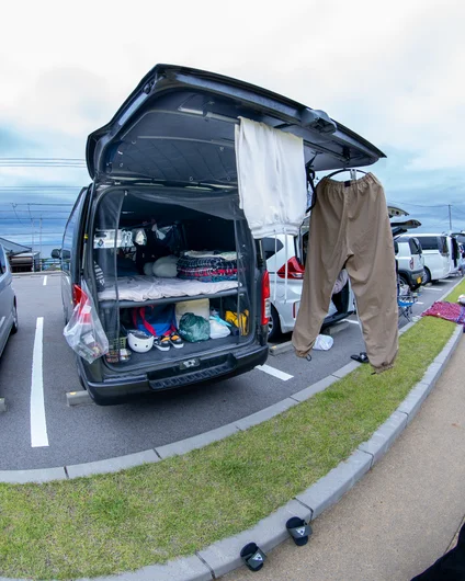 There were these super rad vans all over the parking lot. People had the backs popped open and were grilling out and sleeping in them. I want one.

<!--damnamjapan2023practice-->