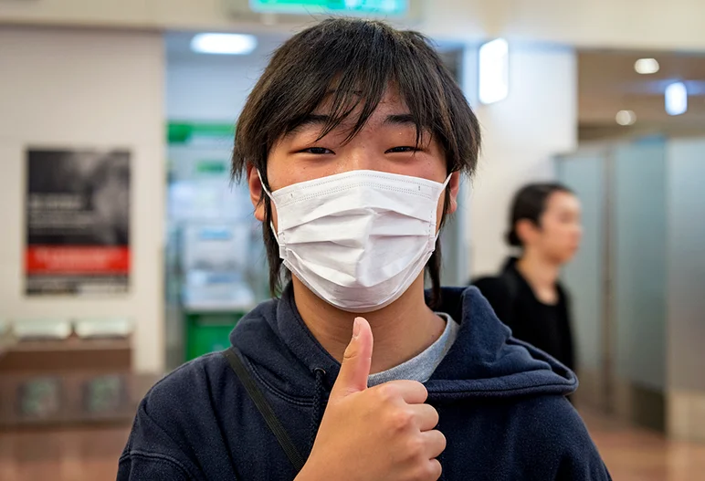 <!--daja19-chill-->

Toshi put your mask back on!
