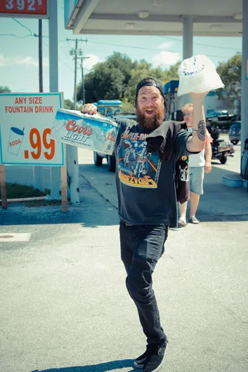 <!--kcc14-->

Chris Brown starting the party.