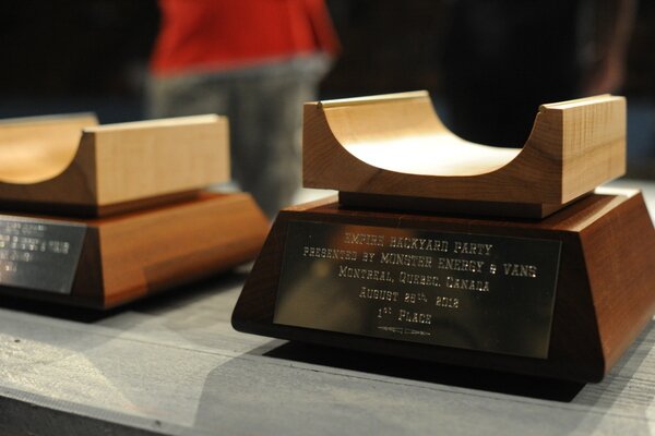 The trophies can be used with your fingerboard