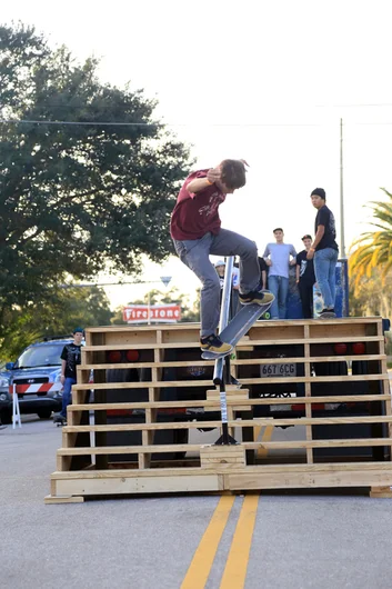 <!--wh15-->

Marse “little” Farmer with a textbook nose grind. 