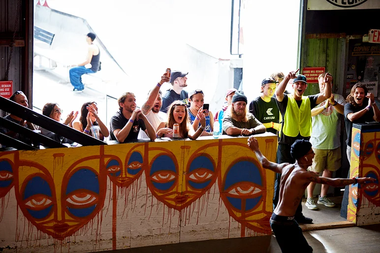  ..and some of the crowd is off the handle!!!

<!--TampaAm21Finals-->