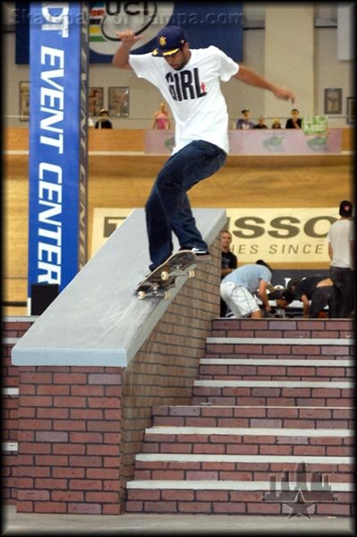 Eric Koston - frontside 180 nosegrind