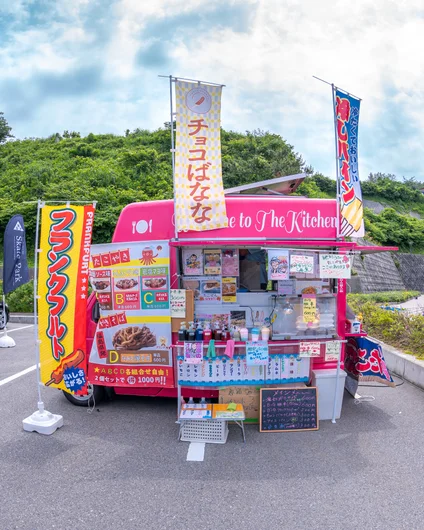 I love Japanese branding. No idea what this food truck was, but it looks awesome.

<!--damnamjapan2023womensqualifiers-->