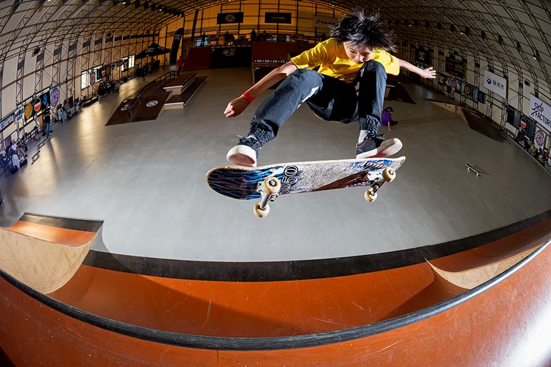 <!--daja18-quals-->

As far as we our concerned, Sena Watanabe is the future!  Elusive Frontside 180 Heelflip on the qp.
