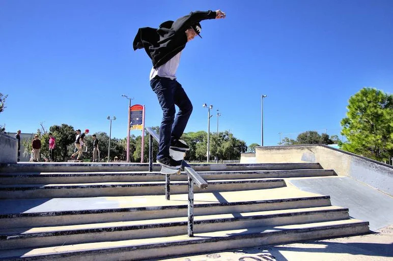 <!--expone14-->

Denis Frain with a textbook front smith - home turf advantage!

