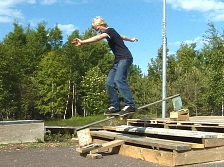 Sweedish Boardslide