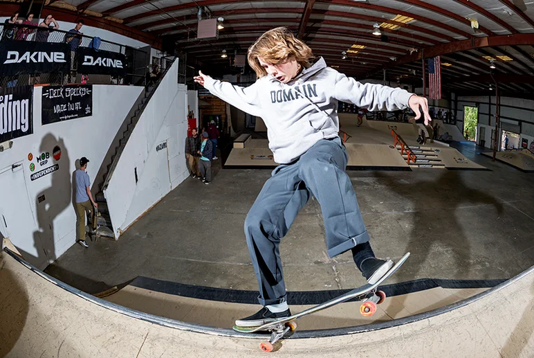 <!--daatl17-bt-->

The early farmer gets to grind the worm, Marse Farmer farms a Frontal Nosegrind.