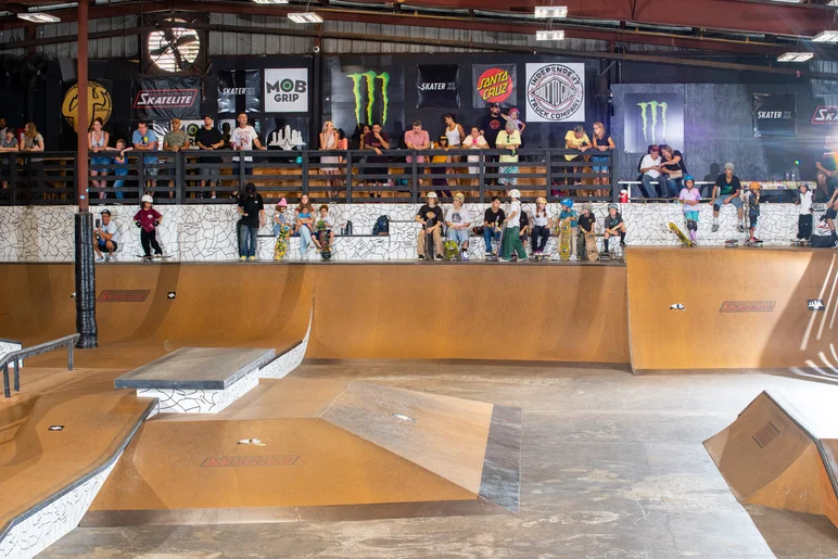 Full house before someone went outside and cranked up the Florida thermostat to 150 degrees

<!--backtoschoolbash2022-->