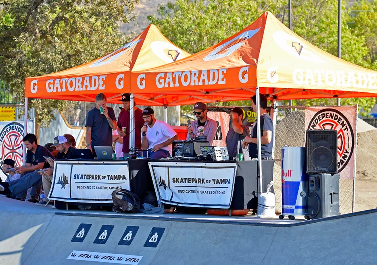 <!--ww14day2-->

Gatorade keeps the bullpen hydrated and in the shade, now if the judges would just get their ipads and pay attention to the contest!




