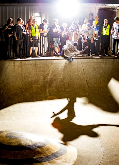 Chucky Woodard puts on a scenic Nosegrind for the crowd.
<!--tampam2022madnessconcretejam-->