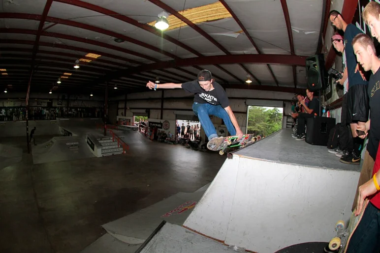 <!-- damnamATL2014saturday -->

Eli Williams 50-50 pull in to the smaller quarter pipe.