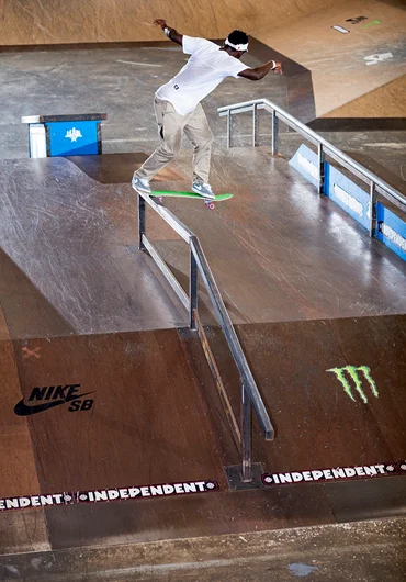 <!--am16sun-->

Zion wears his visor up front, although he puts his Tailslides in the Back.