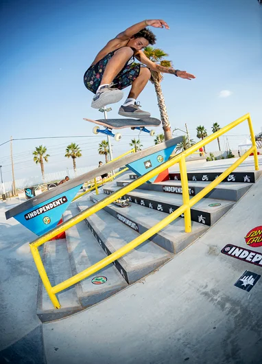 <!--dabarcypractice-->

A long name and nice Switch Heel, Joao Lucas Alves Miranda Rodrigues puts the beach attire to the test.
