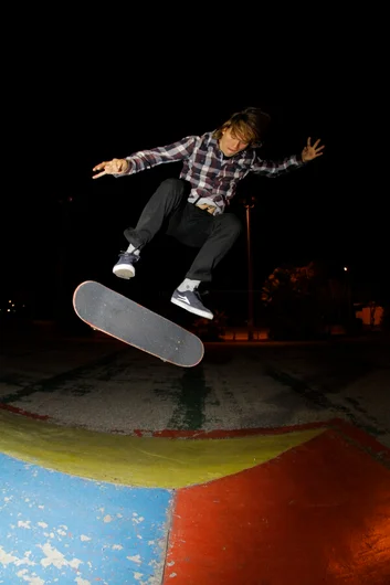 <!-- ffnwinterhavenjan14 -->
This was an abandoned skatepark Harry showed us, and it had unbelievably bad ground. The only thing that remains is this hip and a large bank ramp for speed. Eric blasted a backsideflip and later a big flip on this thing.