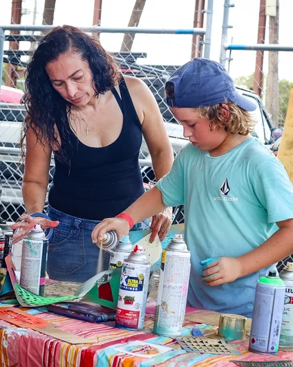 Courtyard check-in with Vivian and the Boards for Bros crew as they spray paint designs on their grip!


<!--backtoschoolbash23-->